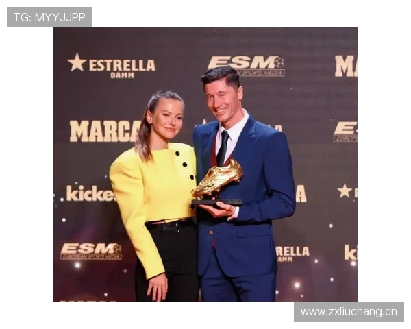 莱万训练完回家还要给老婆交手机？