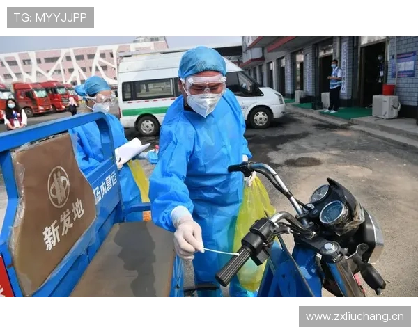 假设在菜市场撞到陶菲克，他拎着塑料袋露出半截签名球拍——我当场把手里的菜篮子放下了