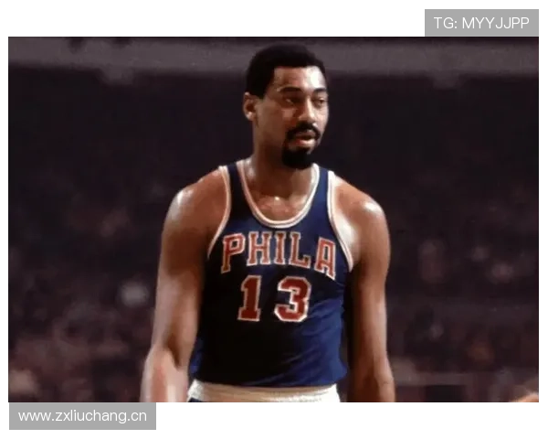 拉塞尔以篮下封盖主宰 防守作用胜过张伯伦